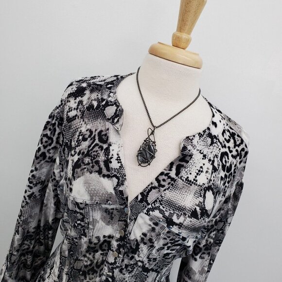 Womens Snakeskin Pintuck Blouse Top Plus Size 3X Black White Long‎ Sleeve V-Neck - Picture 5 of 14